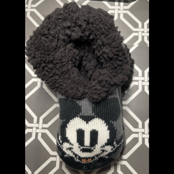 DISNEY MICKEY MOUSE VAMPIRE WOMEN'S SLIPPERS SOCKS WITH GRIPPERS - Picture 3 of 5